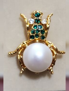 Vtg. Genuine Cultured Pearl Spider Brooch with Green Crystals